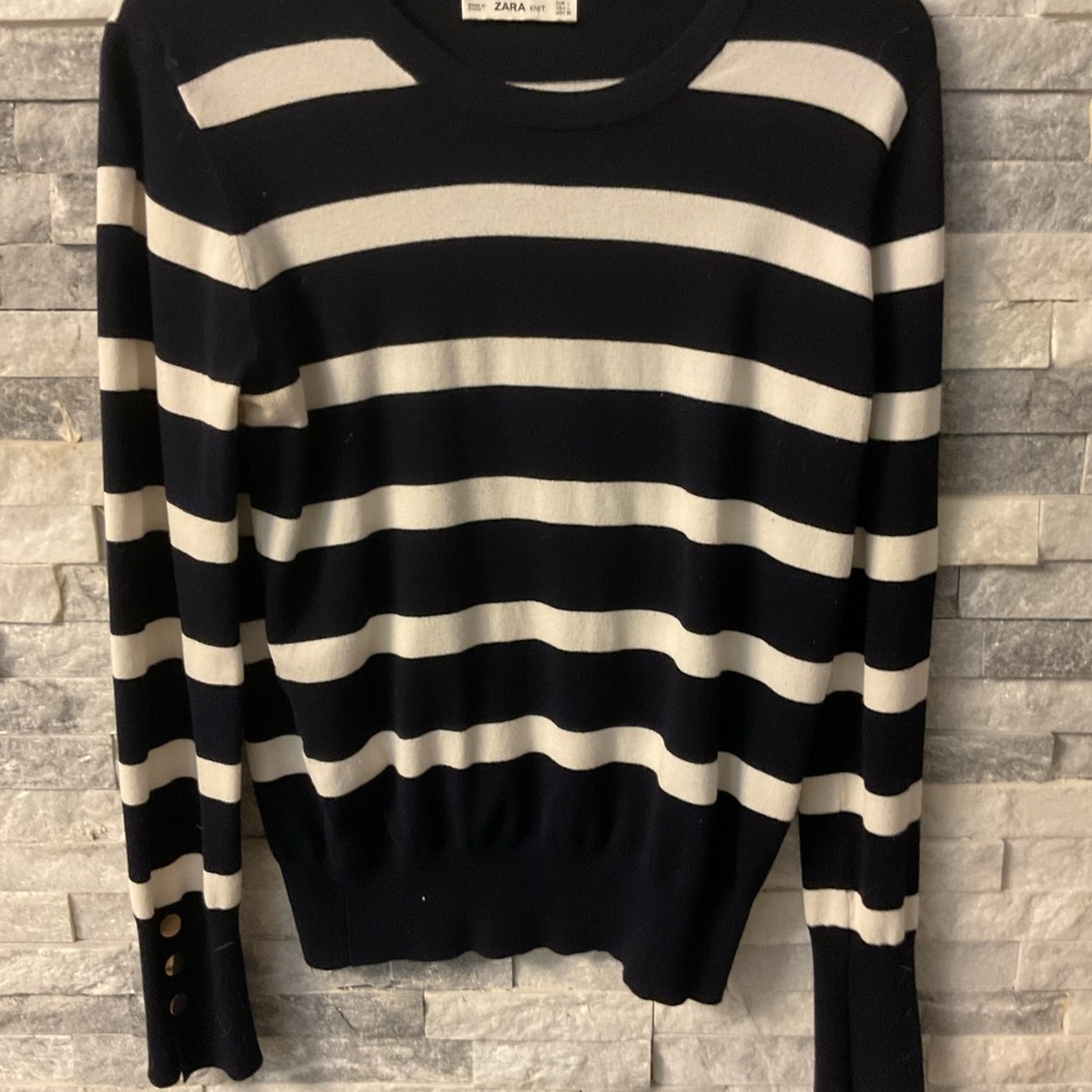 Zara Women's Navy and White Striped Crew Neck Sweater
